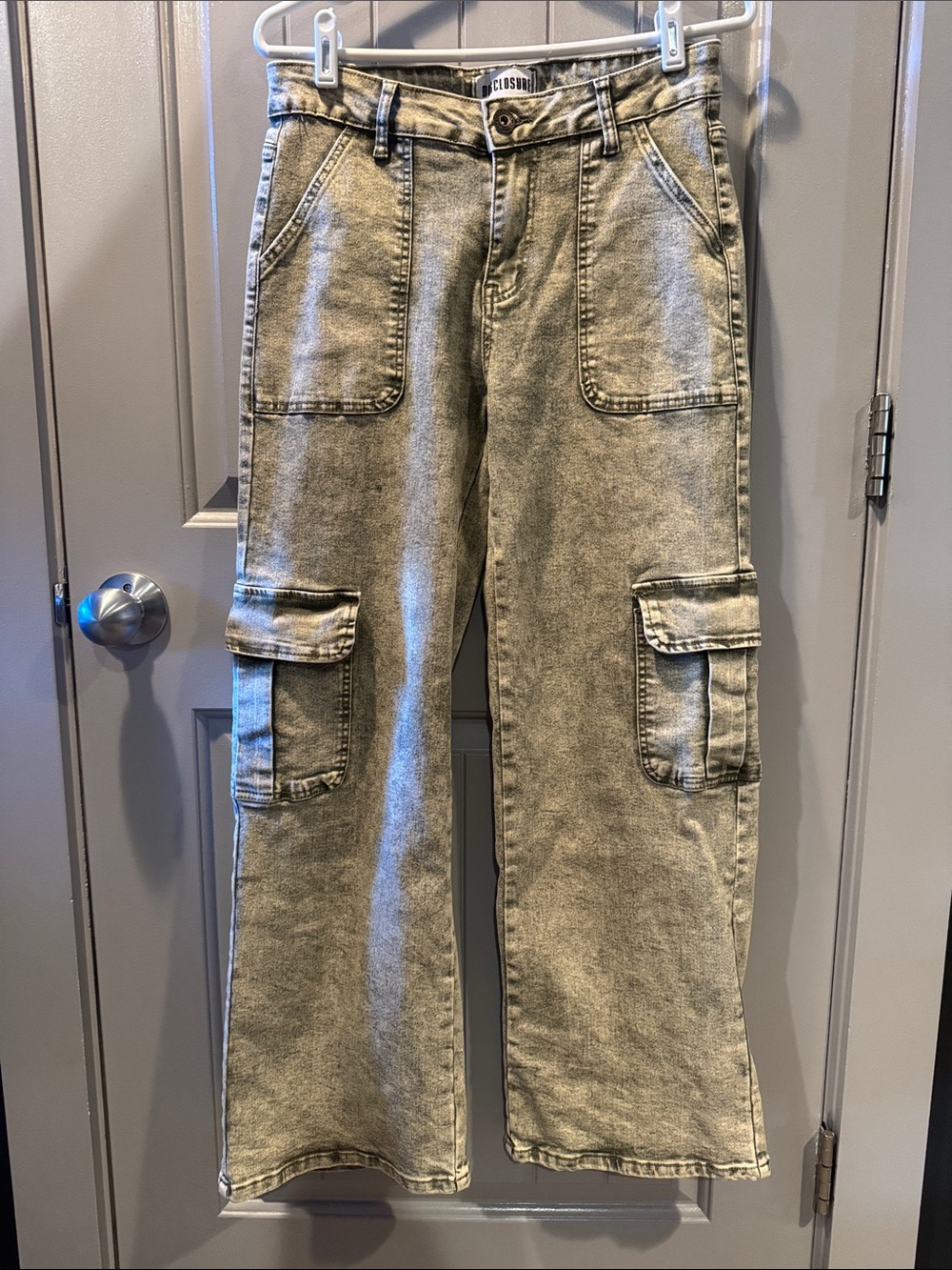 Closduh Relaxed Cargo Jeans in Light Gray Stonewash